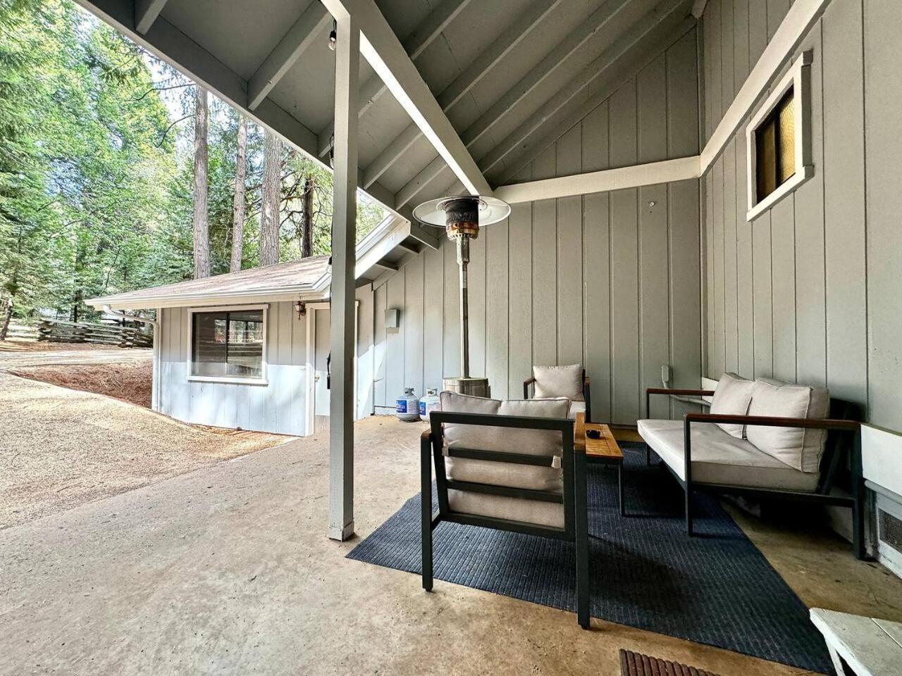 Cabin In The Trees-Game Room Pollock Pines エクステリア 写真
